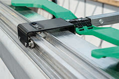 Robust and rigid trolleys in HYBRID design